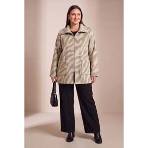 Abrigo de Punto con Estampado de Leopardo, Sin Forro, Talla Grande, Color Crema - Product Image 4
