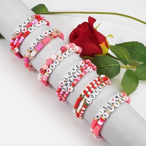 Pulsera de abalorios rosa <span class=keywords><strong>y</strong></span> blanco con dije de carta de <span class=keywords><strong>amor</strong></span>, joyería apilable estilo bohemio para mujer - Product Image 3