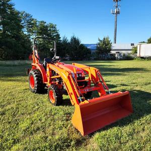 Mini tractor agrícola Kubota B2320 40HP ligeramente usado con implementos de caja de cambios y bomba de núcleo de rodamiento de tractor de rueda incluida - Product Image 2