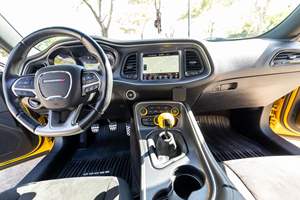 Dodge Challenger T/A 392 2017, Transmisión Manual de 6 Velocidades, Motor Hemi V8 de 6.4 Litros, Color Amarillo - Product Image 4