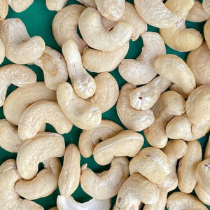 Noix de cajou brutes de bonne qualité W180 W240 W320 Lwp Ws Sk Noix de cajou de fabrication Santigo - Product Image 1