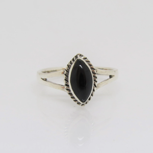 Bague en Onyx fait à la main pierre précieuse Onyx noir en argent Sterling 925 pierre précieuse plate bague de déclaration cadeau d'anniversaire bijoux pour femmes - Product Image 1