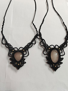 Impressionnant collier en macramé Quartz Rose fait à la main fils de couleur blanche avec perles pierre forme ovale pierres précieuses 20x40mm collier à breloques - Product Image 4