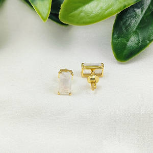 Pendientes de Plata de Ley 925 con Piedra Lunar Arcoíris en Corte Baguette - Product Image 4