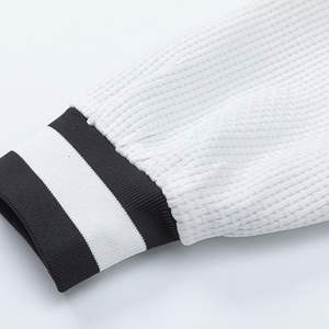 Veste universitaire en satin patchwork pour homme et femme, fabricant OEM, broderie en chenille, manches longues, imperméable, respirante, doublée en polaire - Product Image 6