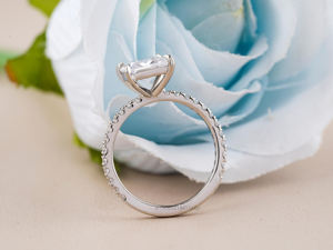 Anillo de compromiso de diamante de moissanita de corte princesa hecho a mano en oro blanco de 18 quilates sólido, anillo de novia moderno para mujer - Product Image 5