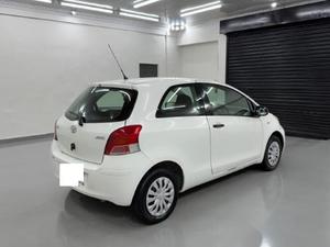 Toyota Yaris 1.0 de 3 Puertas T1 Usado, 2009, Volante a la Izquierda/Derecha - Product Image 3