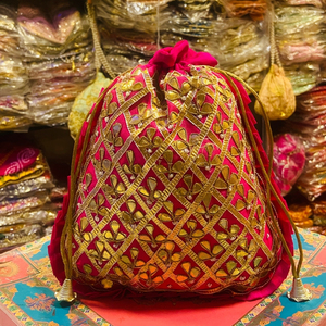 Designer indien Beau sac Potli avec bracelets en satin perlé Sac Potli de travail Zari pour femmes ethniques - Product Image 1