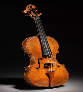 Un violon en bois classique avec une finition brillante et polie et des détails fins, adapté à la performance musicale. Aux prix de gros. - Product Image 6
