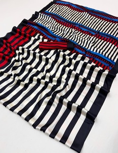 Dernier modèle de sari en soie satinée lourde et magnifique pour femmes avec bordure en dentelle perlée Fabriqué en Inde - Product Image 2