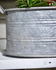 Lot de 3 bacs à fleurs en métal fabriqués par Sukavina du Vietnam - Product Image 2