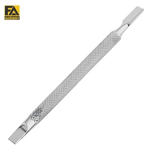 Râpe à pieds double face en acier inoxydable avec poignée texturée pour le soin des pieds - Product Image 3
