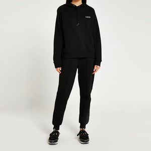 Ensemble pantalon de survêtement et sweat-shirt avec logo personnalisé pour femmes vêtements de sport surdimensionnés en polaire douce à prix de gros - Product Image 1