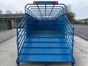NEW BRIDGEWAY Remorques à bétail 18FT & 16FT avec lumières LED Remorque de transport de bétail en acier robuste Équipement agricole durable - Product Image 3