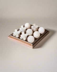 Jeu de Tic Tac Toe en bois conçu pour un divertissement de qualité, un jeu fluide et des jetons de jeu magnifiquement conçus - Product Image 3