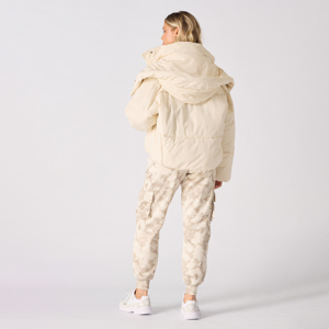 2025 nouveau prix respirant meilleure qualité femmes veste à bulles conception de Logo personnalisé veste à bulles pour femmes OEM veste bouffante - Product Image 4