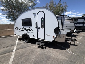 Caravane de camping moderne de luxe tout-terrain hybride en aluminium, remorque de voyage étanche avec toilettes et salle de bain - Product Image 4