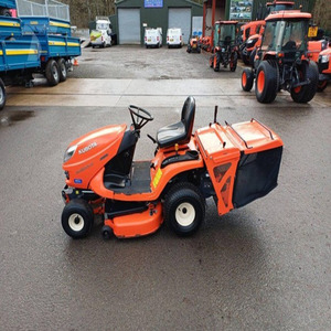 Tondeuse autoportée Kubota GR1600-II, Année 2014, 570 heures, Moteur diesel Kubota, Transmission hydrostatique, Collecteur arrière, Lame de coupe centrale de 42 pouces - Product Image 2