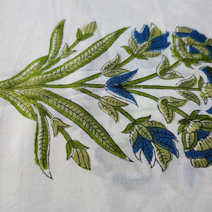 Tissu en coton imprimé à la main Sanganeri, motif floral vert, respirant, tissé pour la décoration intérieure - Product Image 4