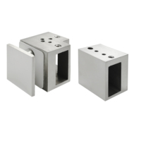 Système de porte coulissante de douche peu encombrant pour salle de bain de petit espace