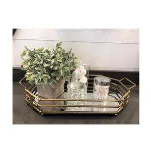 Bandeja espejada de metal dorado antiguo para tocador y decoración de habitaciones con adornos reflectantes elaborados a mano. - Product Image 6