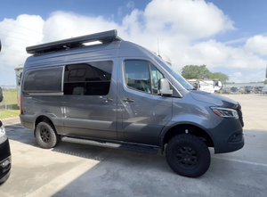 Prêt à être expédié, camping-car de luxe d'occasion 2025 Story_teller Overland DARK MODE OG AWD, EURO 5, 4-6 passagers - Product Image 3