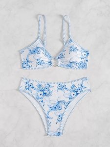 Conjunto de bikini floral de dos piezas para mujer, sublimado, con cuello en V profundo, espalda descubierta, parte inferior de poliéster elástico estilo hipster. - Product Image 3