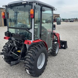 Compre un tractor agrícola Massey Ferguson 4WD con cargador frontal / Tractor multifuncional de 40HP 2023 con accesorios en venta - Product Image 5