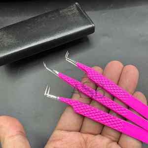 Pince à cils rose vif japonaise en acier inoxydable durable avec poignée en diamant Pince à cils Logo privé avec visage de poupée - Product Image 3