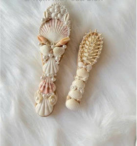 Peine de Concha Hecho a Mano en Vietnam, Accesorio Natural para el Cuidado del Cabello para Mujeres - Product Image 1