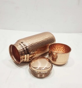 Bouteille d'eau en cuivre pur de style indien traditionnel pour le bien-être ayurvédique et l'amélioration de la santé naturelle - Product Image 2