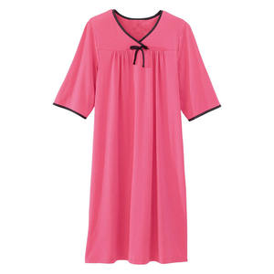 Bata de Hospital Unisex Adaptable para Pacientes con Discapacidades, Recuperación Postoperatoria, 100% Algodón, Cierre de Broches Laterales en los Hombros - Product Image 1