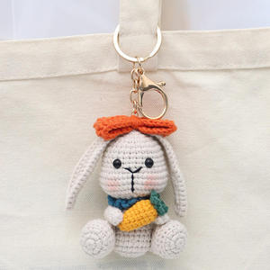 Muñeca colgante de conejo de algodón de dibujos animados, tejida a mano con ganchillo, estilo retro, con diseño de cuadros, acabado de punto, China - Product Image 2