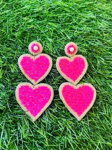 Pendientes bordados de cuentas de semillas Pendientes de diseño en forma de corazón de la India Pendientes hechos a mano para el Día de San Valentín - Product Image 6