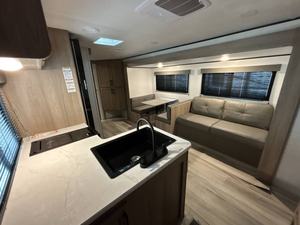 รถพ่วงเดินทางรุ่นใหม่ปี 2026 Keystone C-o-l-e-m-a-n 27B ราคาโรงงาน จำหน่ายราคาส่ง - Product Image 3