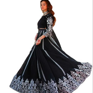 Ensemble Chaniya Choli traditionnel en velours de viscose noir de style cachemire avec dupatta pour porter pendant le mois d'Eid et de Ramadan - Product Image 1