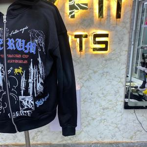 Sudadera con capucha y cremallera personalizada con logo impreso, para hombre, negra, de algodón French Terry, corte regular, logo frontal, estilo otoñal. - Product Image 5