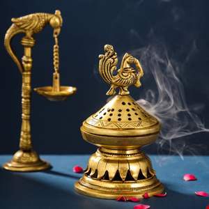 Soporte de incienso de latón ceremonial con diseño atemporal y forma práctica, ideal para regalar durante eventos religiosos o bodas - Product Image 4