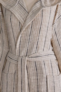 Albornoz de algodón turco Santorini, color taupe a rayas, con capucha - Product Image 3