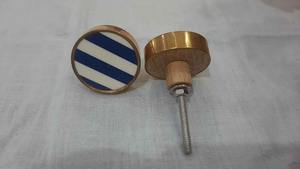 Poignées et boutons de meubles de qualité d'exportation Bouton de porte classique en bois de résine avec détails décoratifs pour les maisons patrimoniales pour la vente en gros - Product Image 3