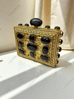 Pochette de soirée de luxe pour femme en onyx noir, incrustation de pierres naturelles polies, cadre doré, chaînes décoratives, style décontracté et tendance
