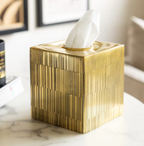 Petite boîte rectangulaire élégante de mouchoirs dans une finition métallique brillante et polie d'or, disponible aux prix de gros. - Product Image 5