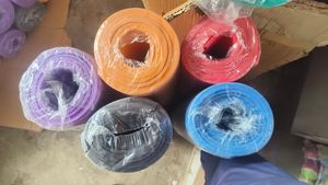 Tapis de yoga en caoutchouc écologique de 1 mm à 4 mm d'épaisseur, pliable, imperméable, tapis de voyage pour la remise en forme avec ligne de position imprimée, sangle de transport - Product Image 4