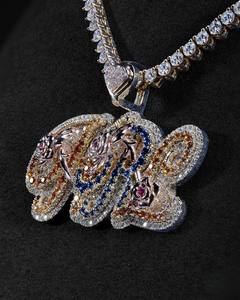 จี้ชื่อเงินแท้ 925 สไตล์แนวตั้งประดับเพชรโมอิสซาไนต์ รับรองโดย GIA ดีไซน์เก๋ไก๋สไตล์ฮิปฮอป จาก Name Pendant Supply - Product Image 4