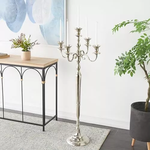 "Élégant candélabre en argent à 5 bras au design époustouflant, parfait pour les décors sophistiqués et les occasions spéciales" - Product Image 4
