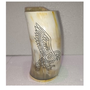 Tasse de corne à boire en céramique de sculpture Viking personnalisée fabriquée à la main corne naturelle hautement polie d'Inde pour le vin et la bière - Product Image 1