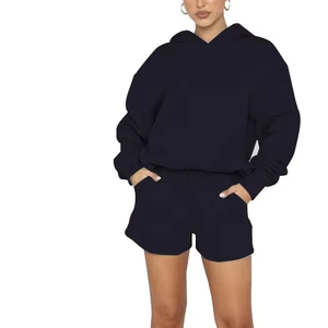 Vêtements de sport pour femmes Ensemble 2 pièces à capuche avec logo personnalisé Couleur unie 100% coton Joggers et shorts à capuche écologiques - Product Image 1