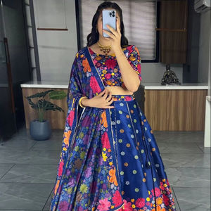 Exclusivo Diseñador Azul Marino Seda Impreso Gota Patti Trabajo Lehenga Choli con Rosa Dupatta para Fiestas y Novias - Product Image 1