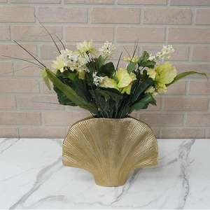 Jarrón de Flores de Aluminio Chapado en Oro de Diseño Moderno Hecho a Mano, Decoración del Hogar de Alta Calidad y Tamaño Personalizado para Bodas - Product Image 1