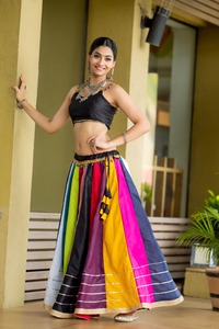 Dernière tenue de créateur Style moderne Top qualité à la mode pur coton Lehenga Choli Gota avec dentelle travail femme mode à vendre - Product Image 4